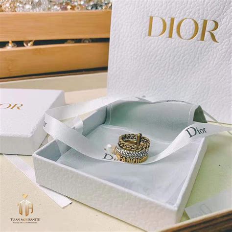 nhẫn cầu hôn dior